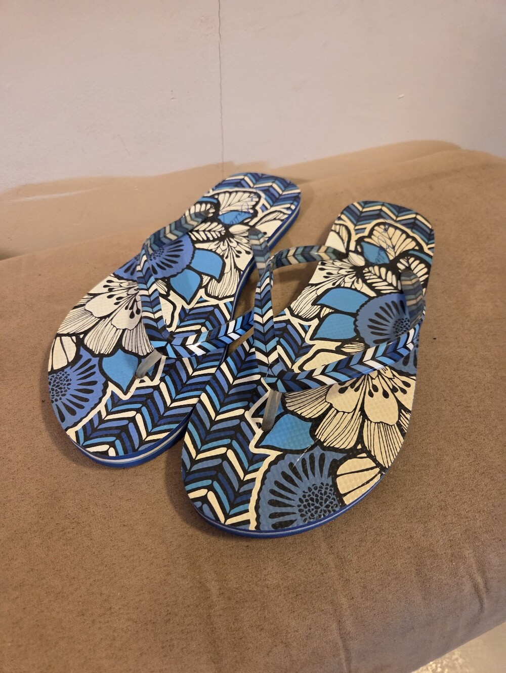 Vera Bradley Women’s Blue Floral Flip Flops - Casual Beach Sandals
